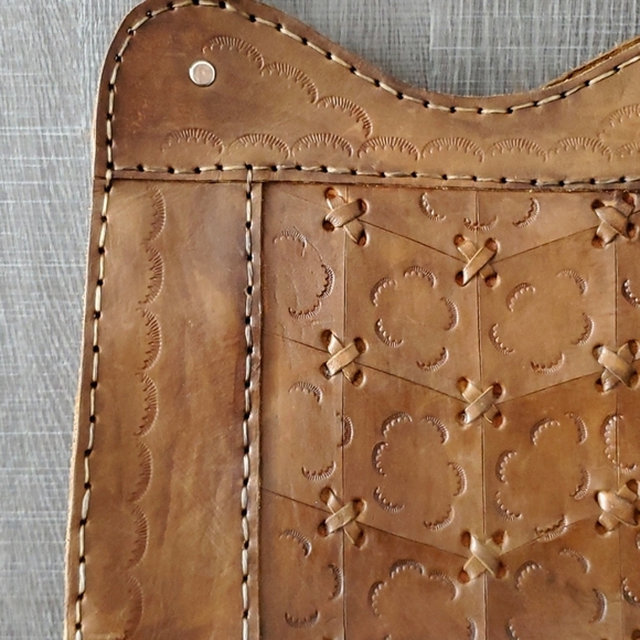 VINTAGE Tooled Leather Purse - Picture 4 of 9